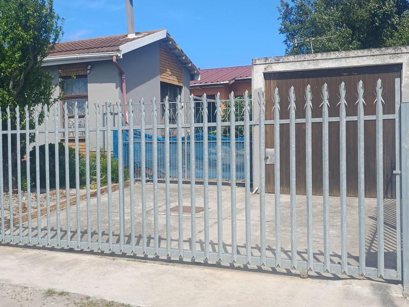 3 Bedroom Property for Sale in Pineview Western Cape